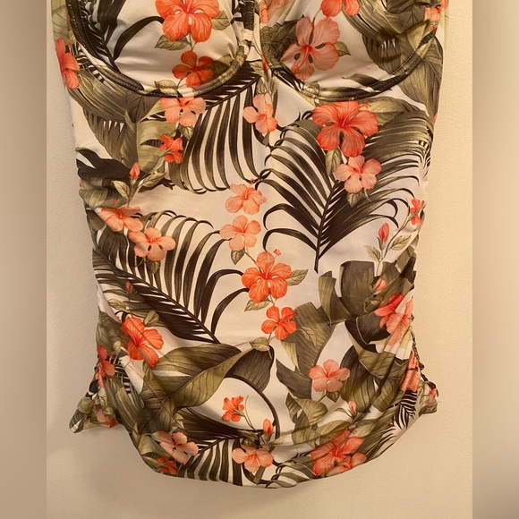 NWOT Tommy Bahama Floral Tankini Swimsuit Top - Size Medium - Picture 4 of 16
